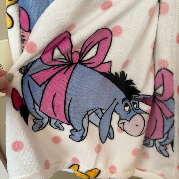 Disney Winnie The Pooh Eeyore Valentines Day Throw Blanket 50x70 Hearts NWT - Picture 7 of 8